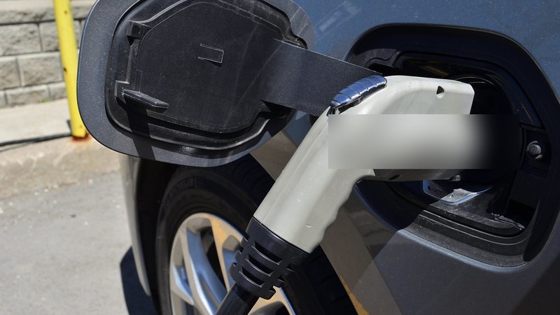 Wallbox für E-Auto zuhause installieren lassen: Kosten und Förderung 2026